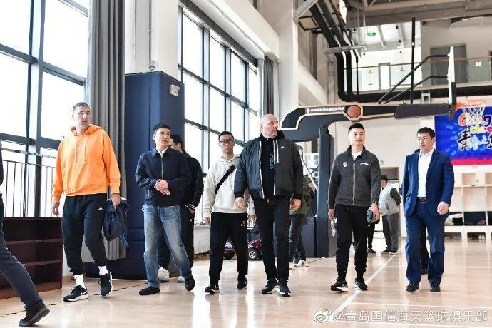 如何在篮球训练营中改善比赛策略?_1